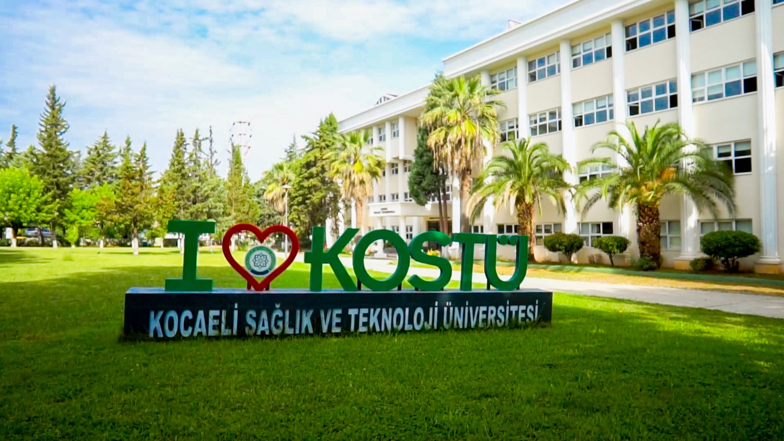 Kostü University